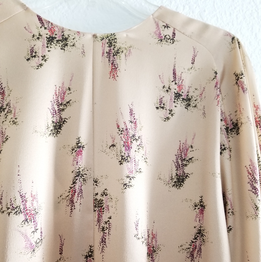VINCE Wisteria Silk Blouse Size M Medium Cream Tan Beige - Picture 5 of 8